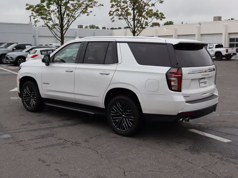 Used 2021 Chevrolet Tahoe Premier w/ Premium Package RWD image 8