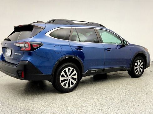 Used 2020 Subaru Outback Premium image 5