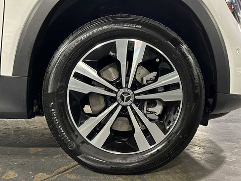 Used 2025 Mercedes-Benz GLB 250 4MATIC image 9