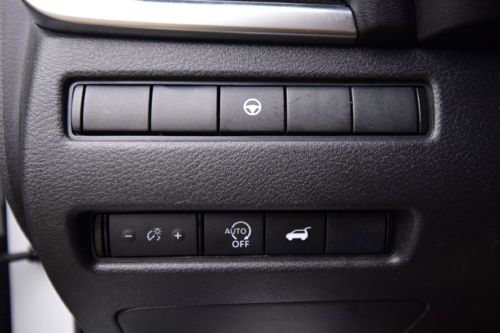 Used 2025 Nissan Rogue SV AWD/4WD image 33