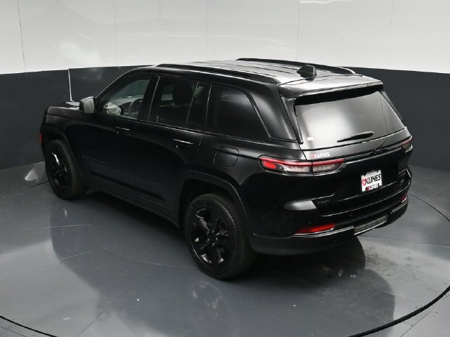 Used 2023 Jeep Grand Cherokee Limited w/ Black Appearance Package AWD/4WD image 56