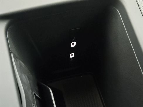 New 2025 Volkswagen Tiguan SE image 33