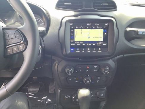 Used 2021 Jeep Renegade Latitude w/ Luxury Group II image 17