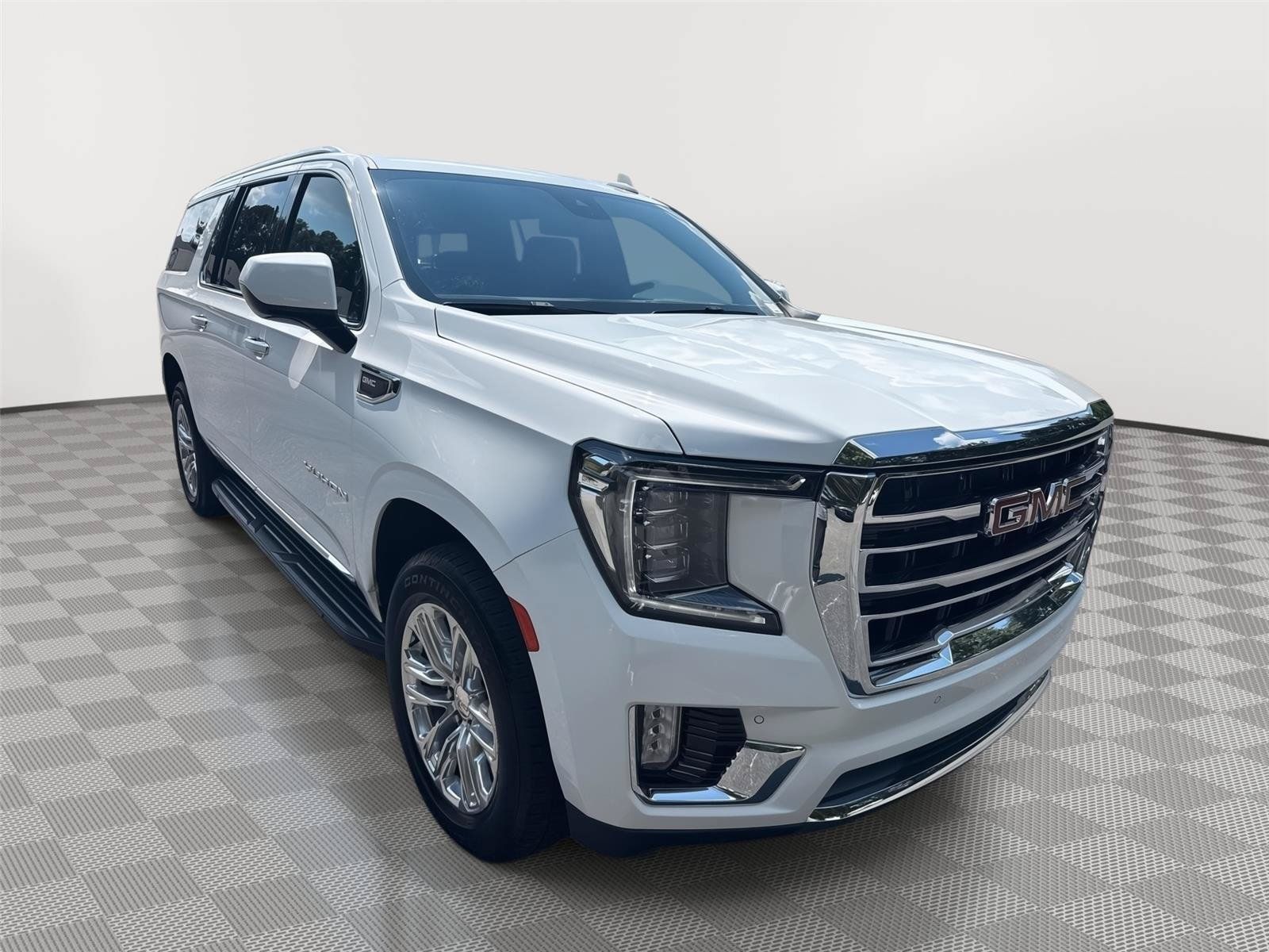 Used 2023 GMC Yukon XL SLT AWD/4WD image 4