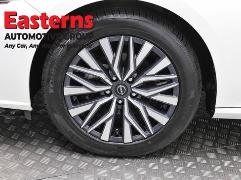 Used 2025 Nissan Altima 2.5 SV image 32