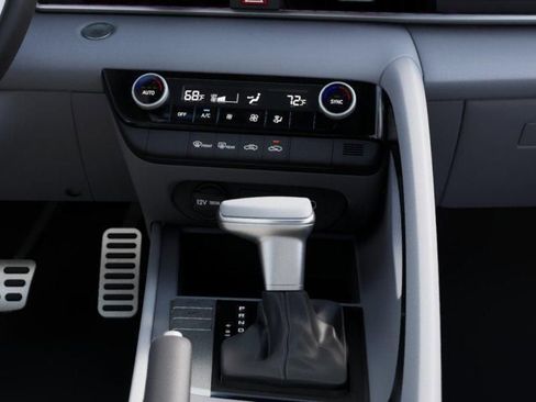 Used 2025 Hyundai Elantra Sport image 16