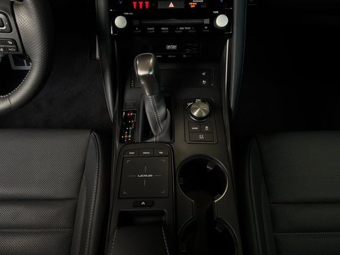 Used 2025 Lexus IS 350 F Sport RWD image 16
