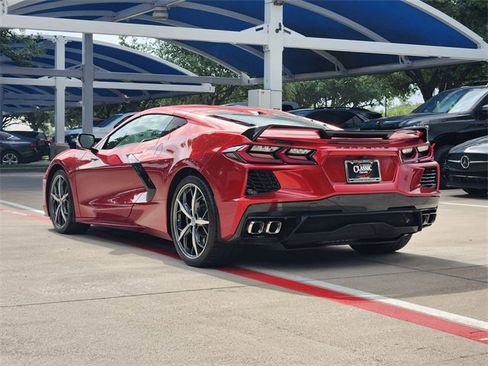 Used 2021 Chevrolet Corvette Stingray Preferred Cpe w/ Z51 Performance Package RWD image 3