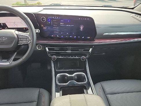 Used 2025 Chevrolet Traverse Z71 w/ Driver Confidence Package AWD/4WD image 11
