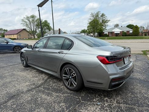 Used 2022 BMW 740i xDrive w/ M Sport Package AWD/4WD image 5