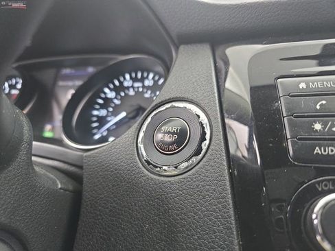 Used 2019 Nissan Rogue SV image 35