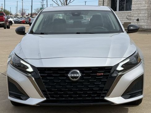 Used 2024 Nissan Altima 2.5 SR w/ SR Premium Package image 8