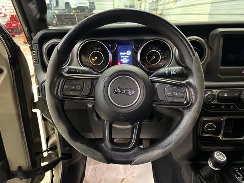 Used 2022 Jeep Gladiator Sport AWD/4WD image 15