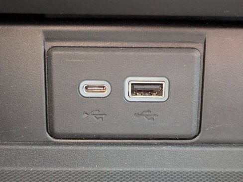 Used 2023 Chevrolet Tahoe Z71 w/ Luxury Package image 25