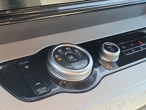 Used 2025 Ford Expedition Active image 26