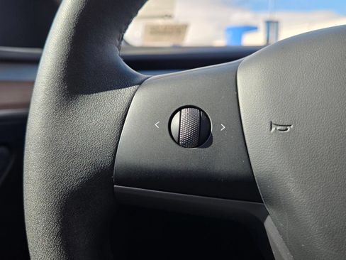 Used 2025 Tesla Model Y Long Range RWD image 24