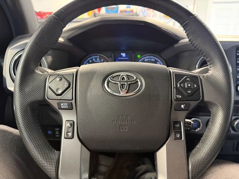 Used 2021 Toyota Tacoma SR5 image 9