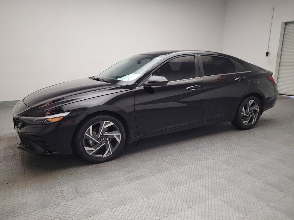 Used 2025 Hyundai Elantra SEL FWD image 2