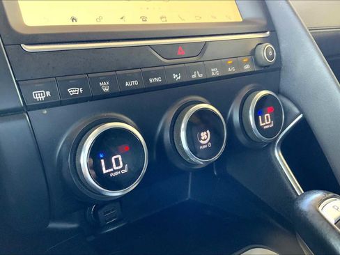 Used 2018 Jaguar E-PACE SE image 67