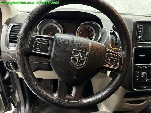 Used 2018 Dodge Grand Caravan SE w/ UConnect Hands-Free Group image 3