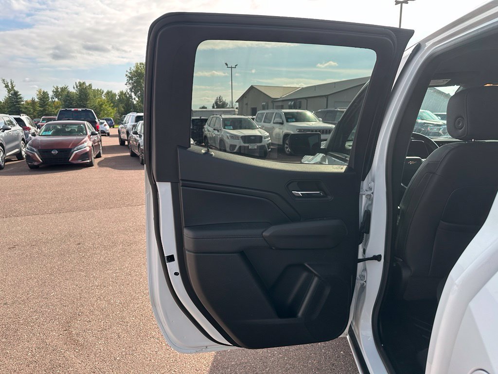 Used 2023 Chevrolet Colorado LT w/ LT Convenience Package III AWD/4WD image 21