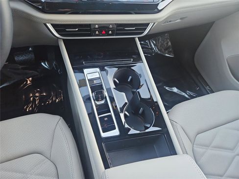 New 2026 Volkswagen Atlas SE image 22