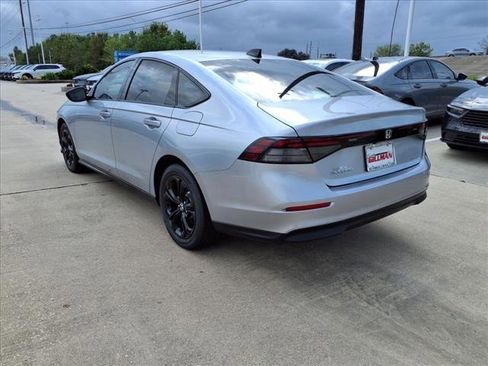 New 2025 Honda Accord SE image 8