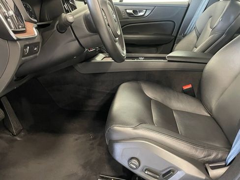 Used 2022 Volvo S60 B5 Momentum w/ Premium Package image 12