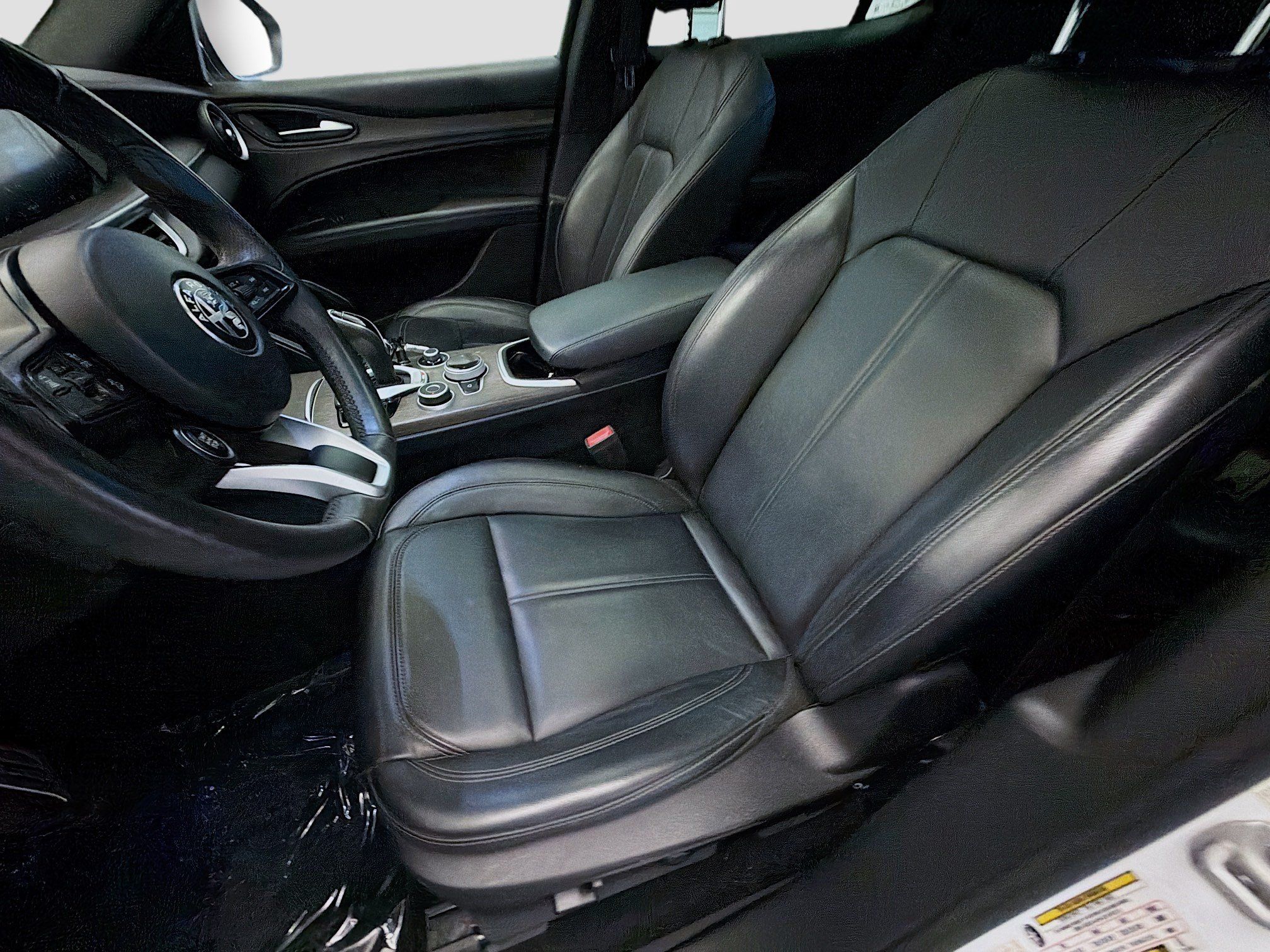 Used 2023 Alfa Romeo Stelvio Ti AWD/4WD image 11