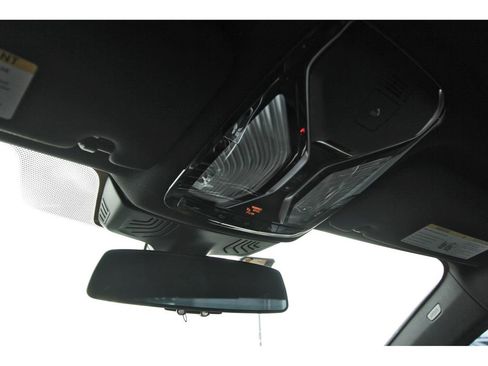 Used 2022 BMW 740i w/ M Sport Package image 11