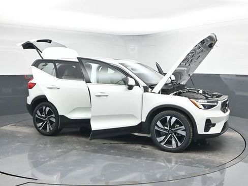 Used 2023 Volvo XC40 B4 Plus w/ Driver Assist Package image 44