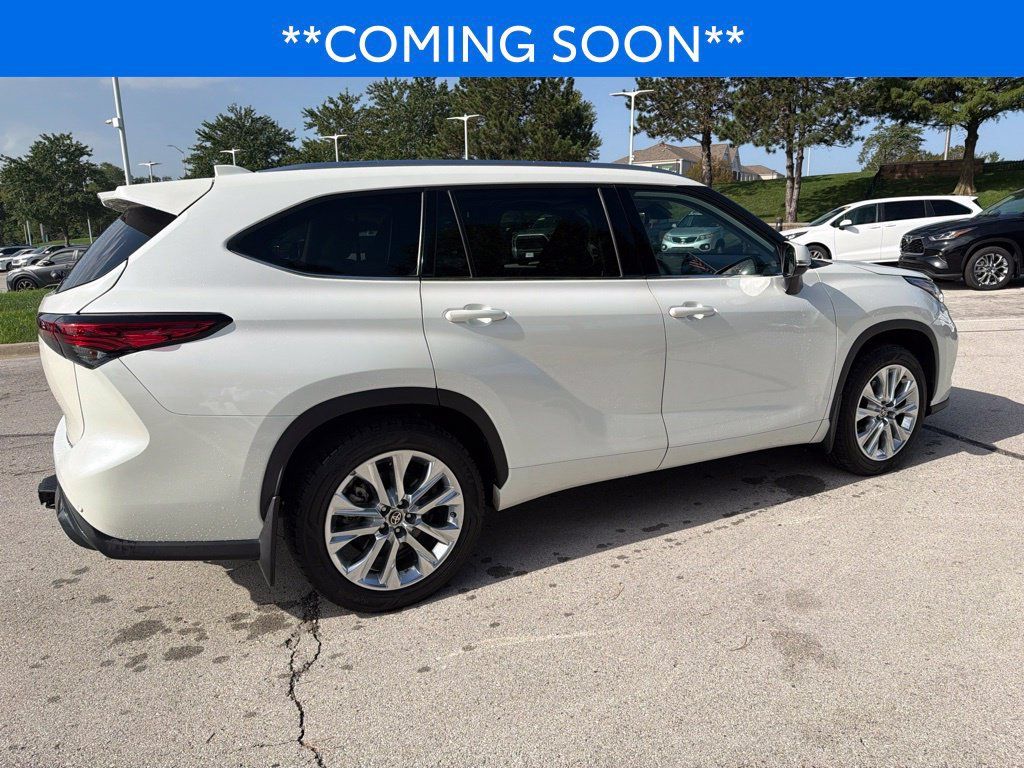 Used 2021 Toyota Highlander Limited AWD/4WD image 6