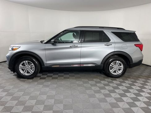Used 2023 Ford Explorer XLT image 2