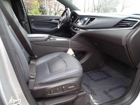 Used 2022 Buick Enclave Premium image 9