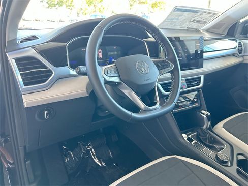 New 2026 Volkswagen Taos SE image 15