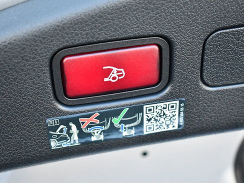 Used 2024 Mercedes-Benz CLE 450 4MATIC Cabriolet image 17