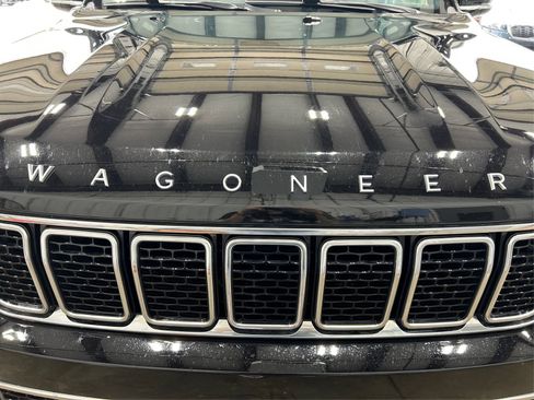 Used 2025 Jeep Wagoneer 4WD image 25