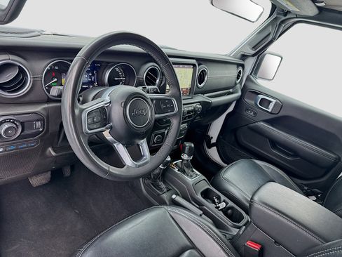 Used 2023 Jeep Wrangler Unlimited Sahara AWD/4WD image 7