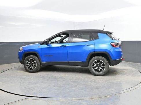 Used 2025 Jeep Compass Trailhawk AWD/4WD image 6