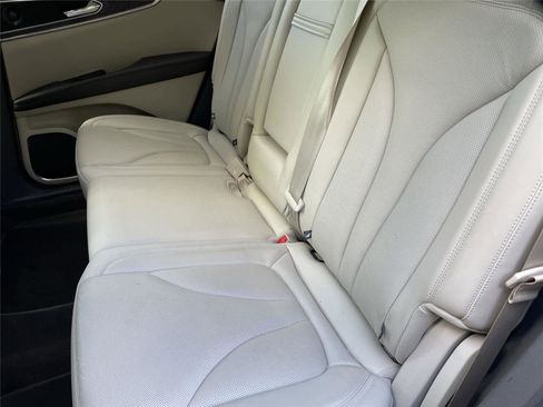 Used 2019 Lincoln Nautilus Reserve AWD/4WD image 12