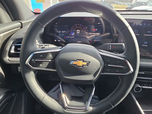 Used 2025 Chevrolet Traverse LT w/ Driver Confidence Package image 9