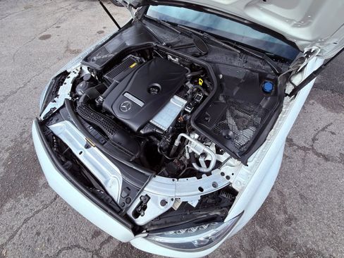 Used 2018 Mercedes-Benz C 300 4MATIC Sedan image 4