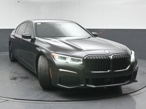 Used 2022 BMW 750i xDrive w/ M Sport Package image 6