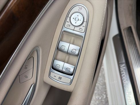 Used 2017 Mercedes-Benz S 550 Sedan image 18