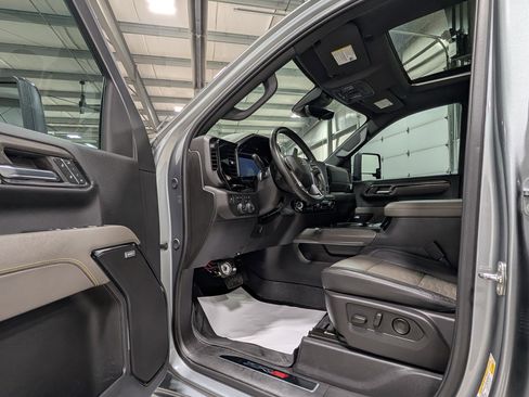 Used 2024 Chevrolet Silverado 2500 ZR2 w/ Technology Package AWD/4WD image 14