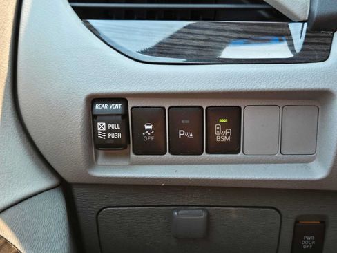 Used 2016 Toyota Sienna XLE Premium AWD/4WD image 28