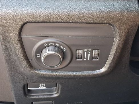 Used 2023 Jeep Grand Cherokee Laredo AWD/4WD image 24