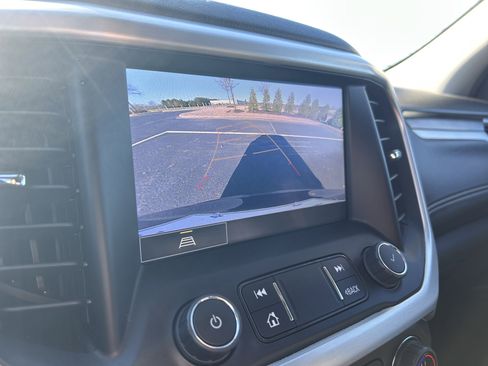 Used 2023 GMC Acadia SLT image 9