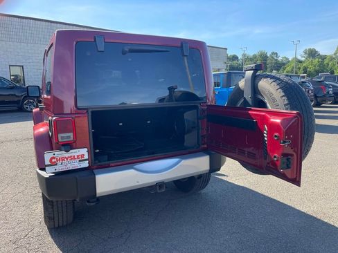 Used 2012 Jeep Wrangler Unlimited Sahara w/ Connectivity Group AWD/4WD image 7