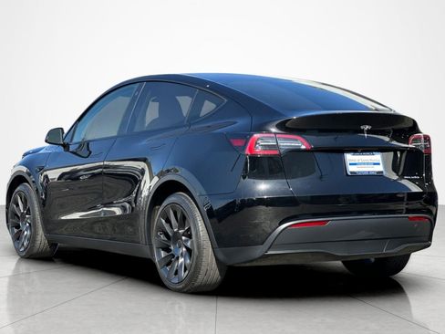 Used 2023 Tesla Model Y Long Range AWD/4WD image 3